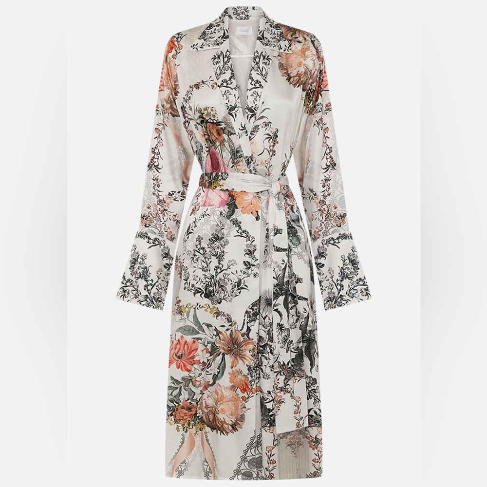 💕SOLD💕Camilla Split Cuff Soft Coat
De Haar Memoirs